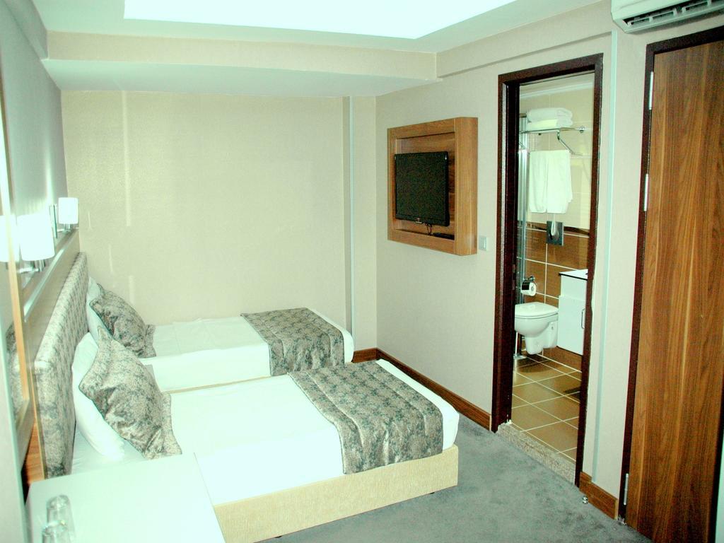Hotel Buyuk Paris Istanboel Buitenkant foto