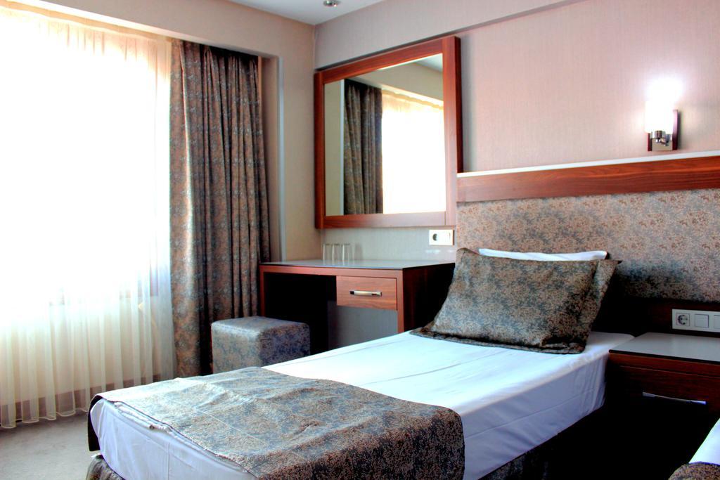 Hotel Buyuk Paris Istanboel Buitenkant foto
